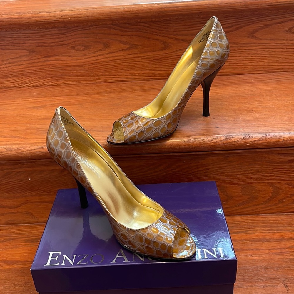 Enzo Angiolini Eamaylie Light Gray Coco Peep Toe Heels NIB